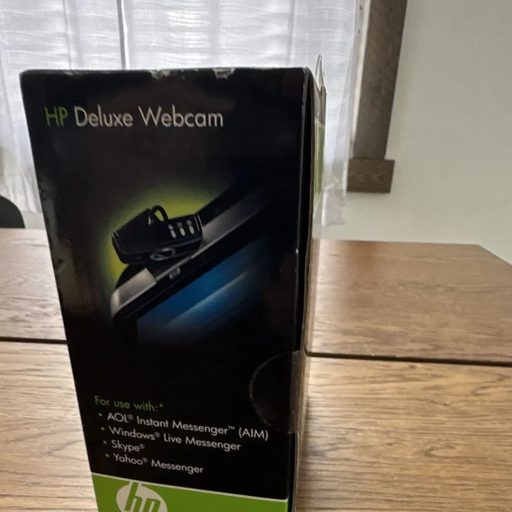 HP Deluxe WebCam USB 2.0 30fps 8MP Clip-On Face Tracking Wide Mic Black